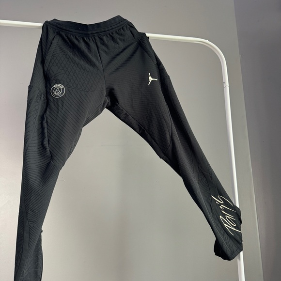 🚨SOLD VIA DEPOP - Jordan x PSG soccer pants - Picture 7 of 9